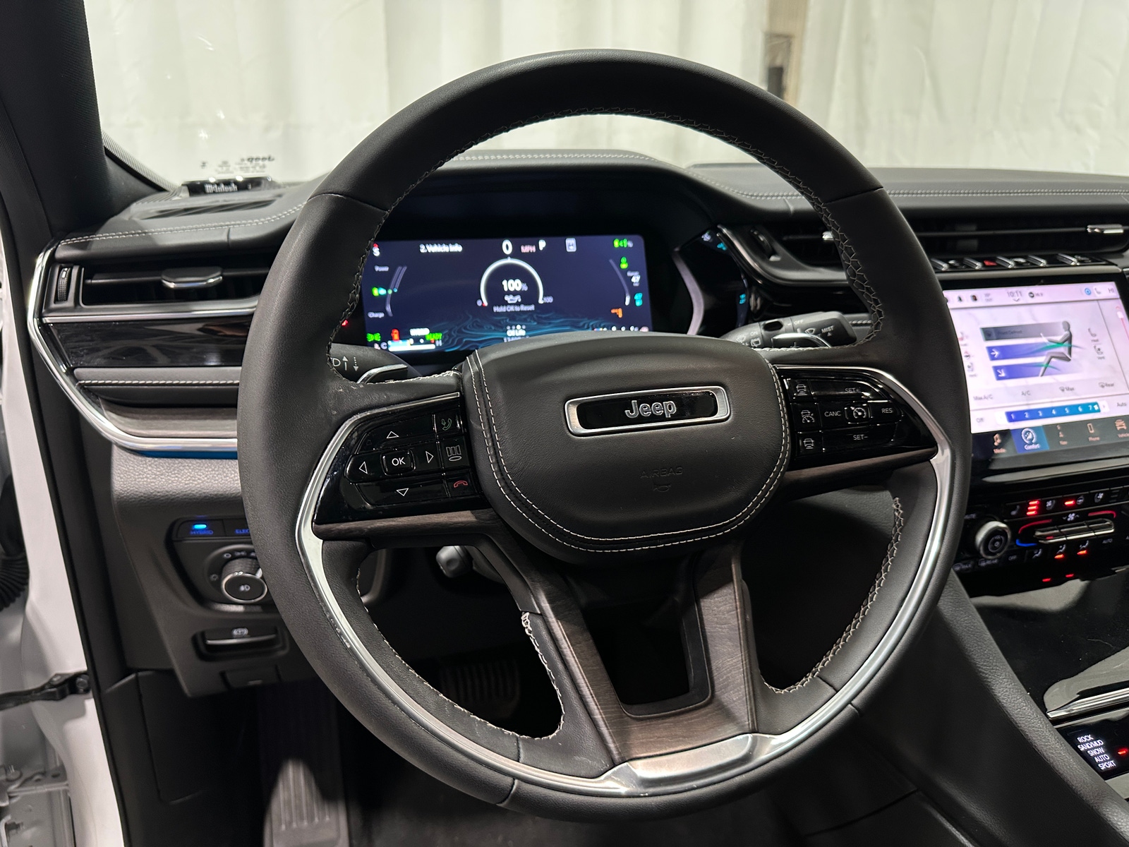 Thumbnail: 2023 Jeep Grand Cherokee - 4