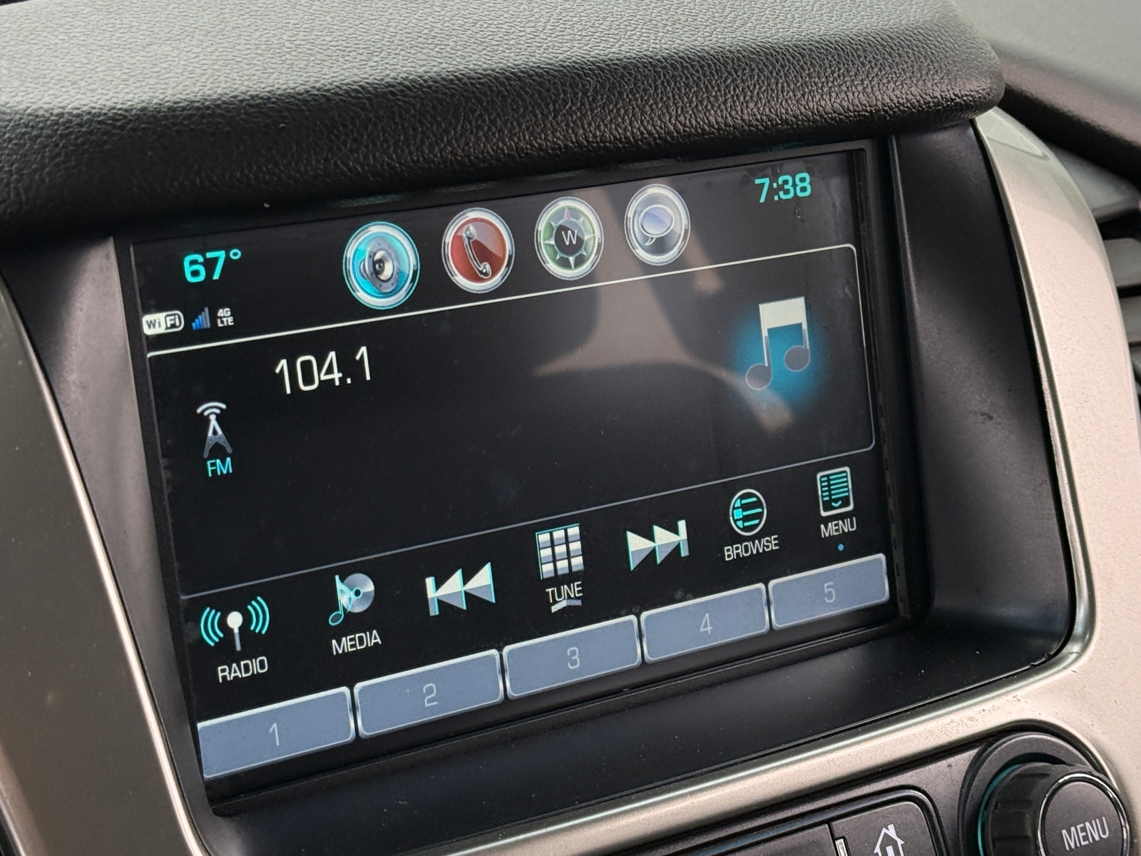 Thumbnail: 2019 Chevrolet Suburban - 3