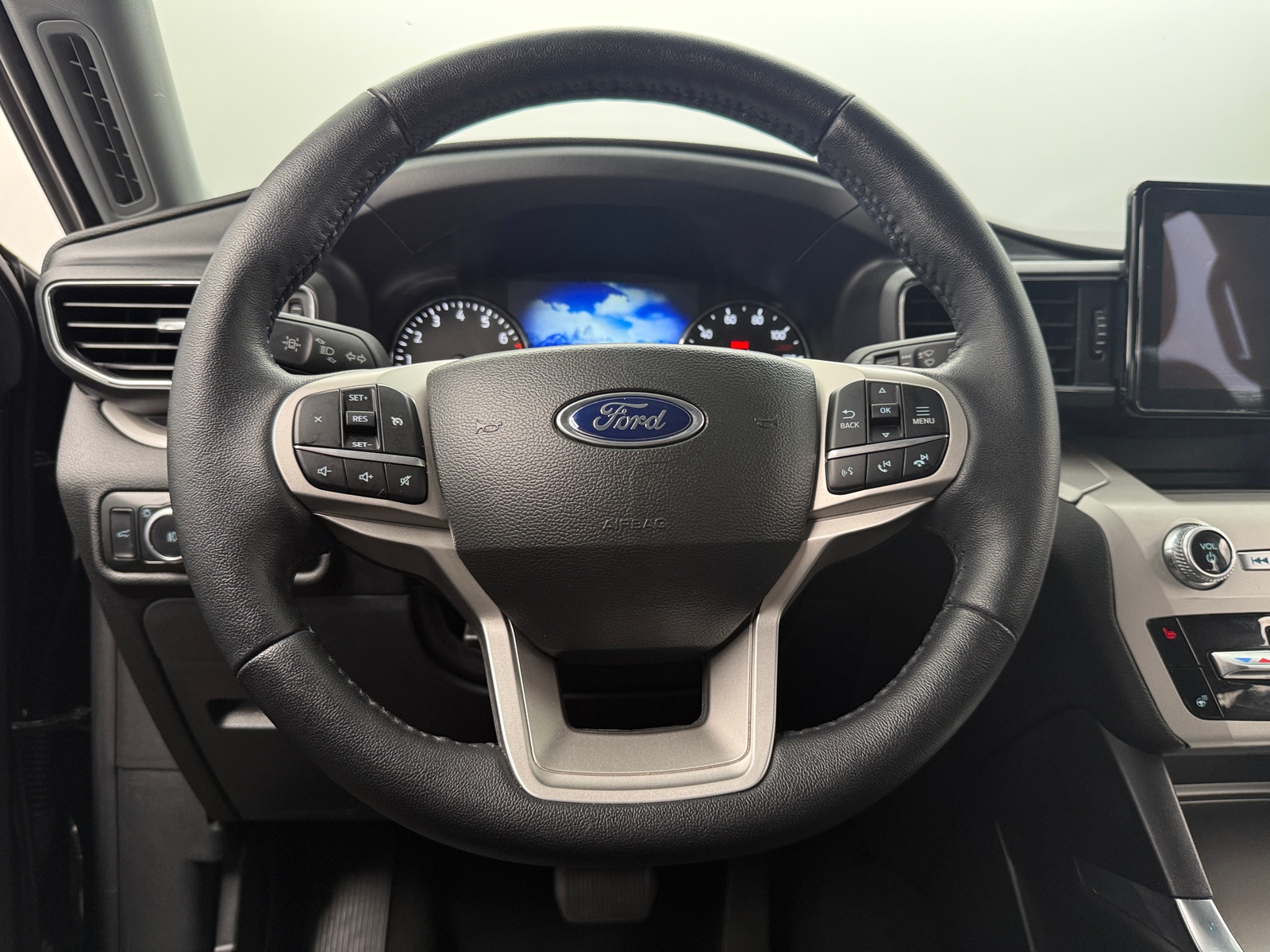 Thumbnail: 2023 Ford Explorer - 4