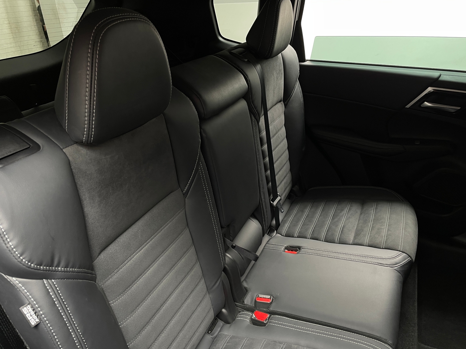 Thumbnail: 2023 Mitsubishi Outlander - 5