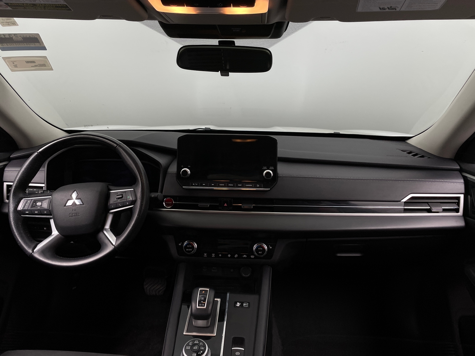 Thumbnail: 2023 Mitsubishi Outlander - 2