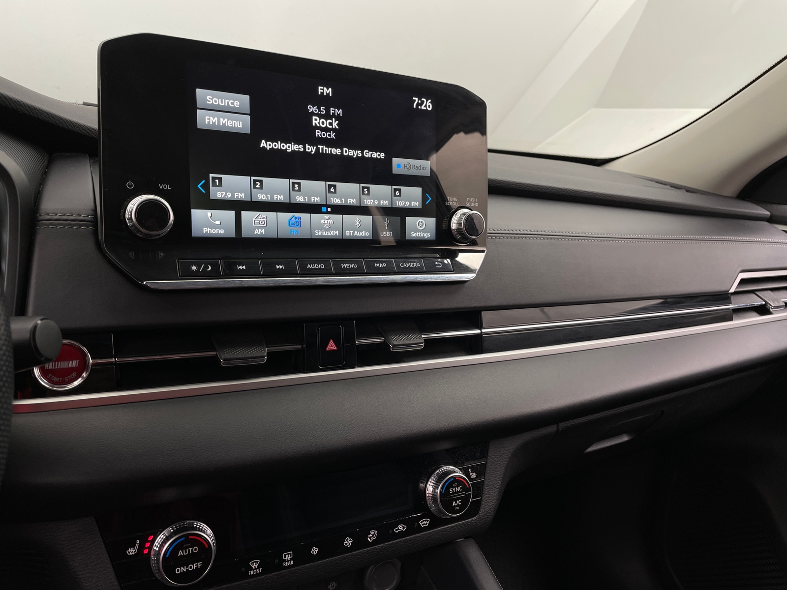 Thumbnail: 2023 Mitsubishi Outlander - 3