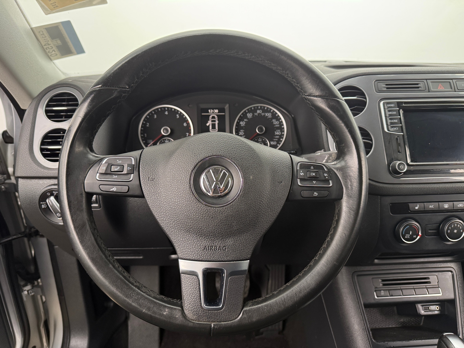 Thumbnail: 2016 Volkswagen Tiguan - 4