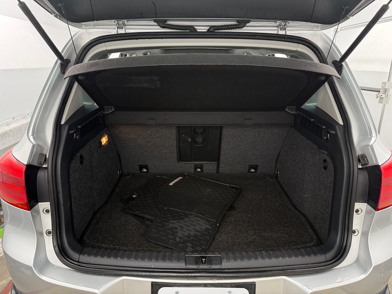 Thumbnail: 2016 Volkswagen Tiguan - 6