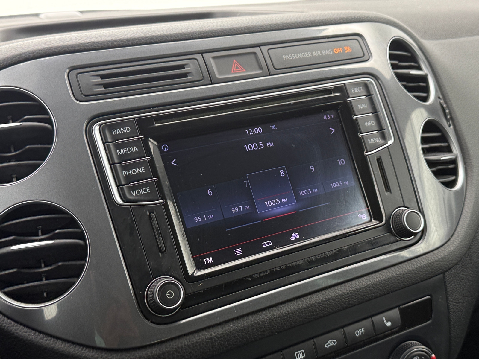 Thumbnail: 2016 Volkswagen Tiguan - 3