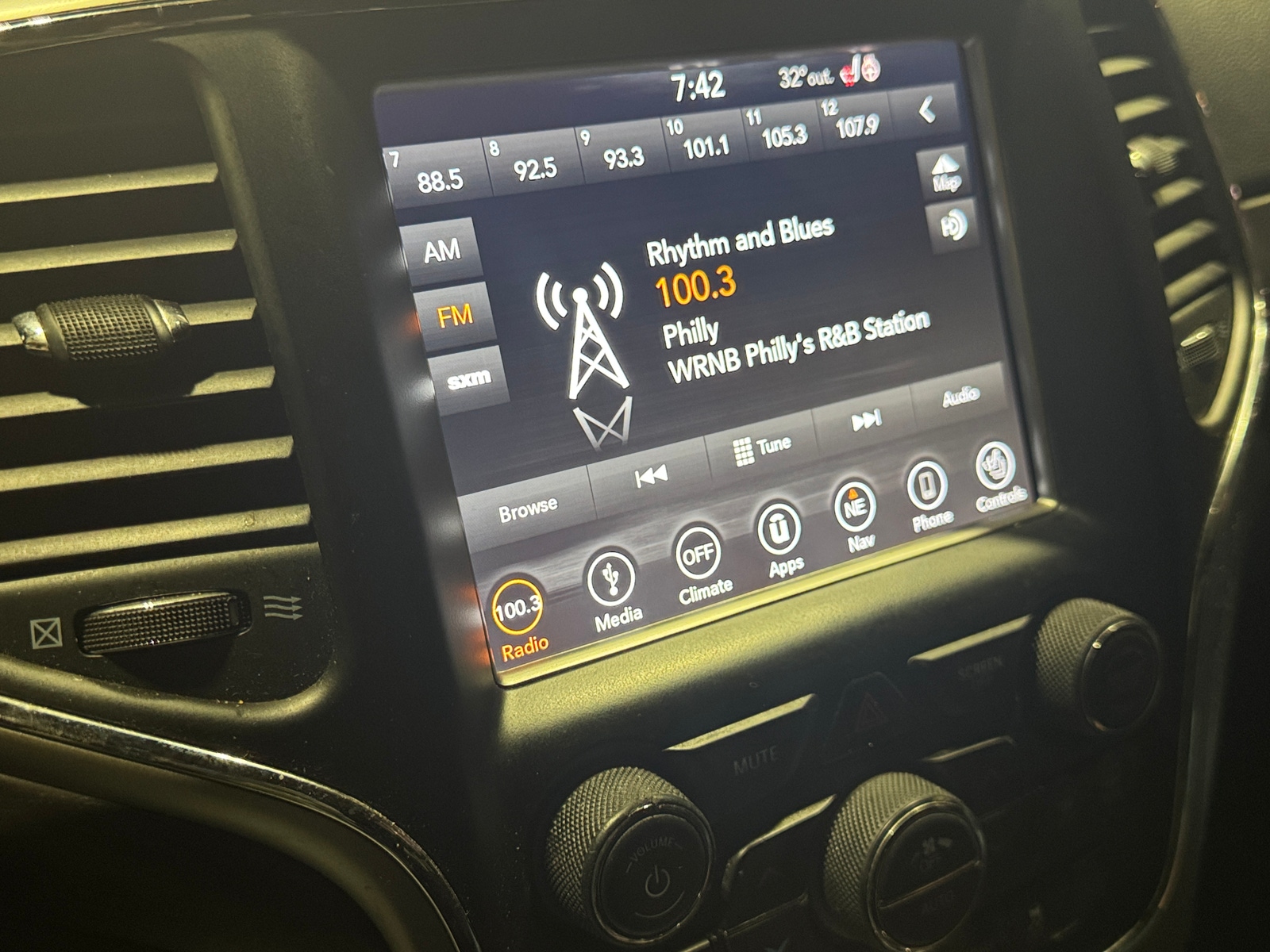 Thumbnail: 2018 Jeep Grand Cherokee - 3