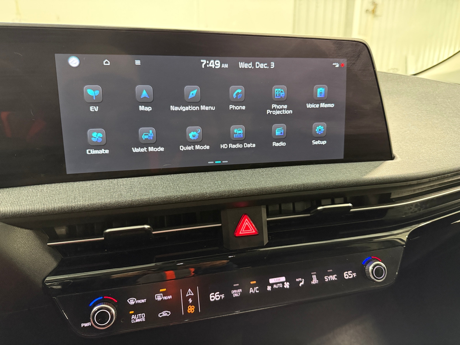 Thumbnail: 2022 Kia EV6 - 3