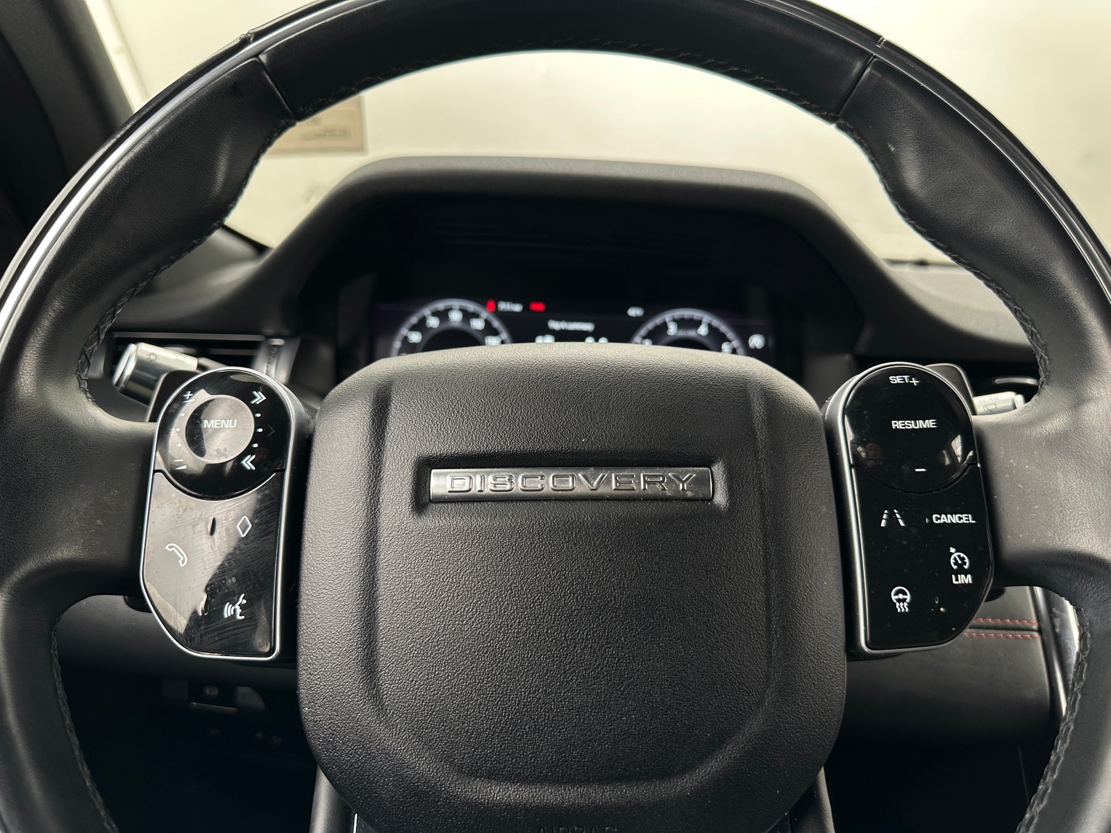 Thumbnail: 2020 Land Rover Discovery Sport - 4