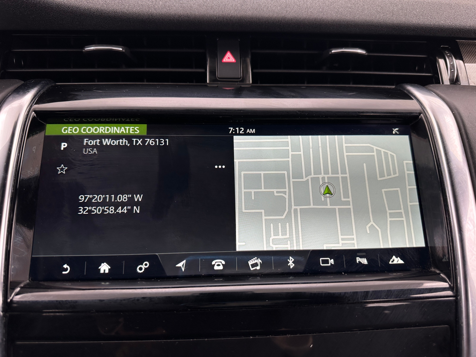 Thumbnail: 2020 Land Rover Discovery Sport - 3