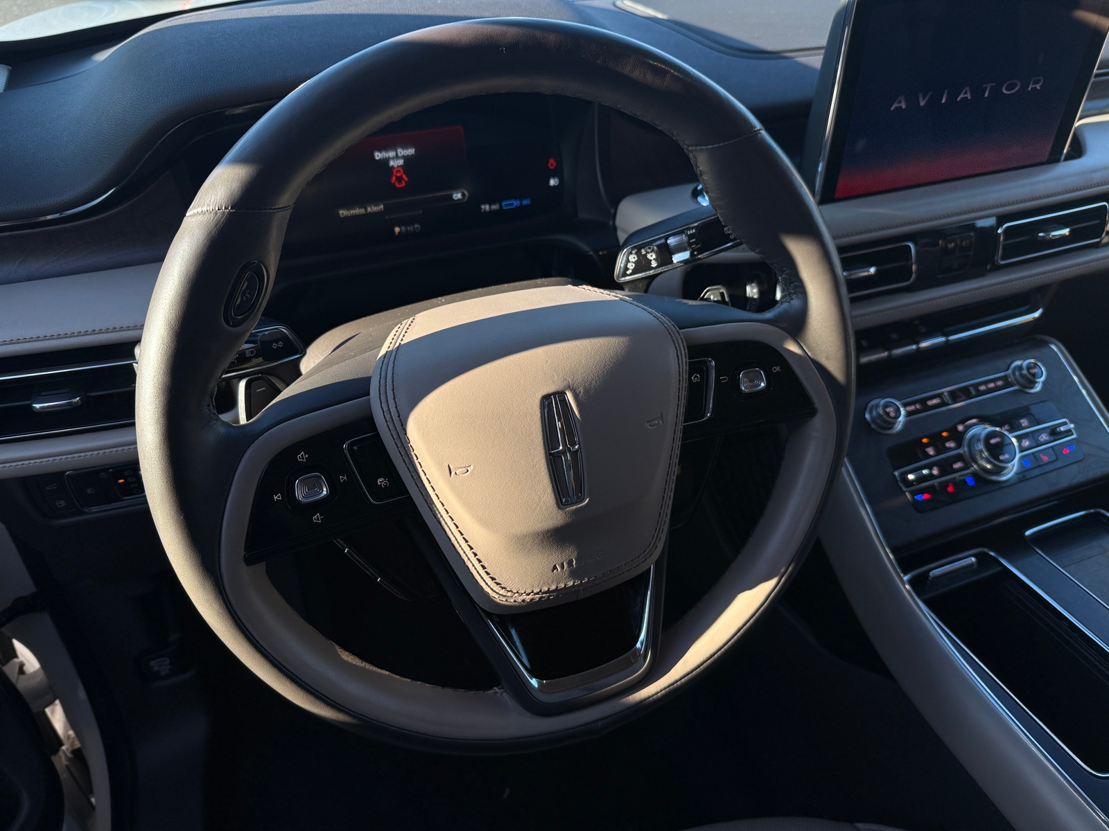 Thumbnail: 2022 Lincoln Aviator - 4