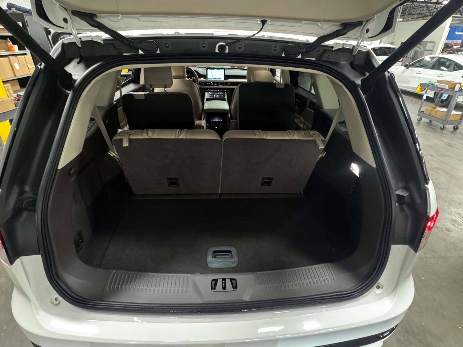 Thumbnail: 2022 Lincoln Aviator - 6