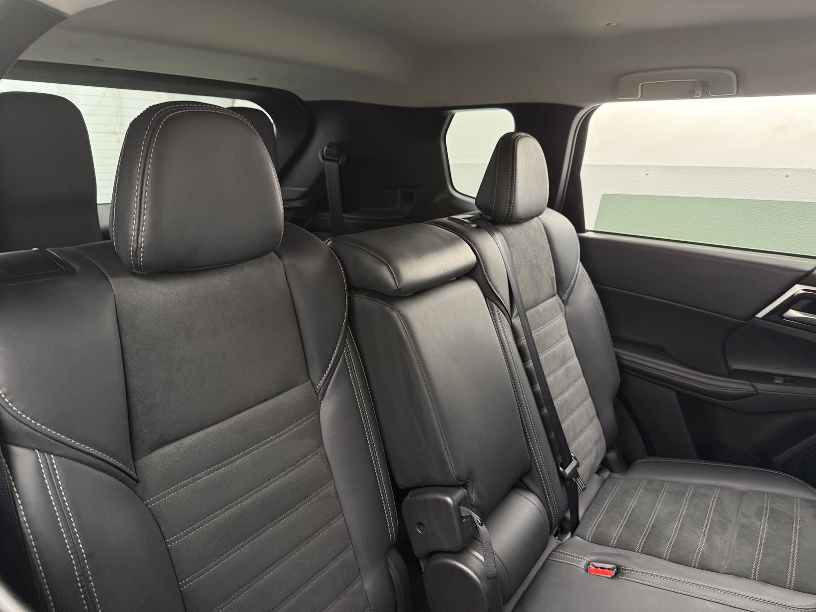 Thumbnail: 2024 Mitsubishi Outlander - 5