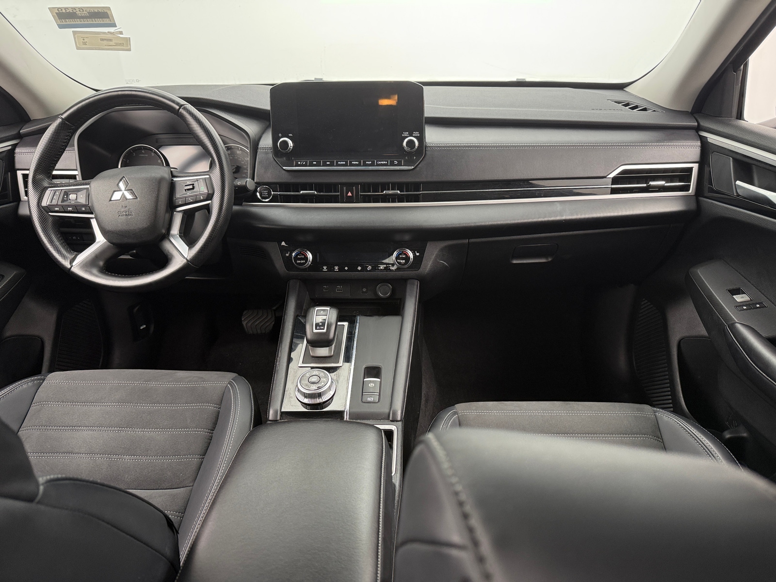 Thumbnail: 2024 Mitsubishi Outlander - 2