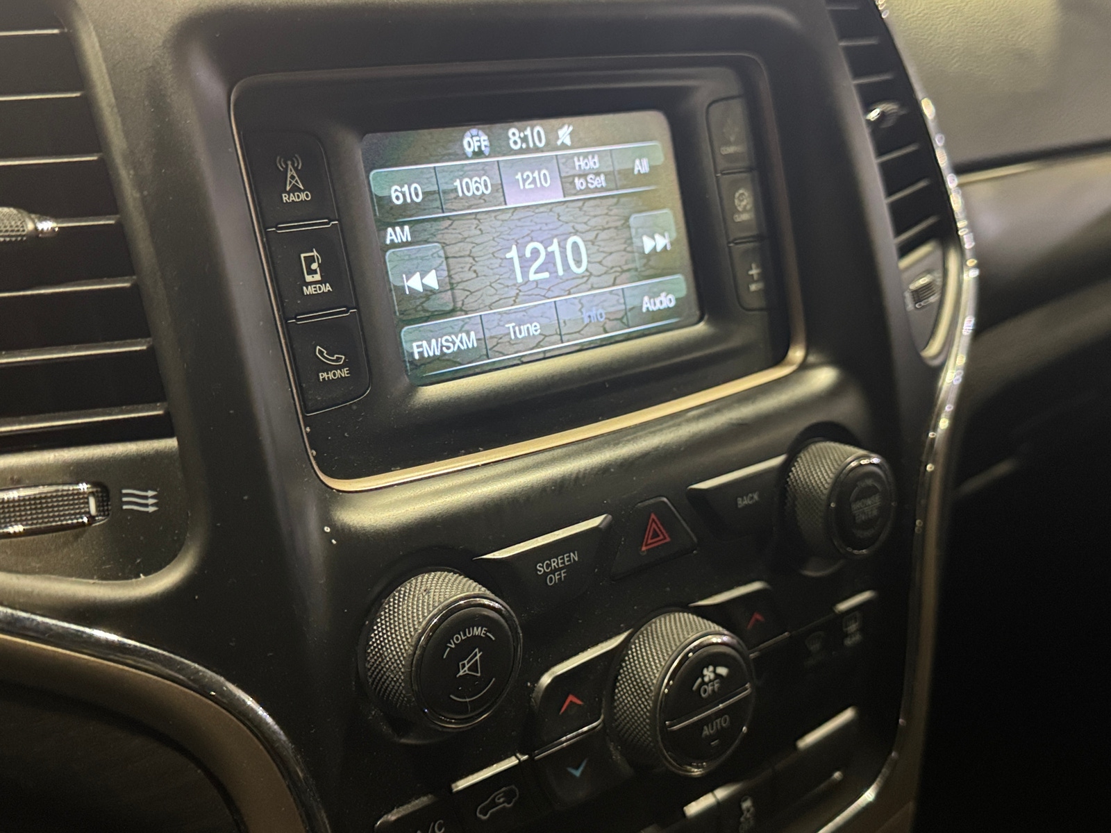 Thumbnail: 2015 Jeep Grand Cherokee - 4