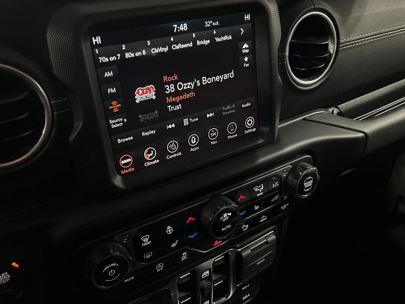 Thumbnail: 2022 Jeep Wrangler - 3