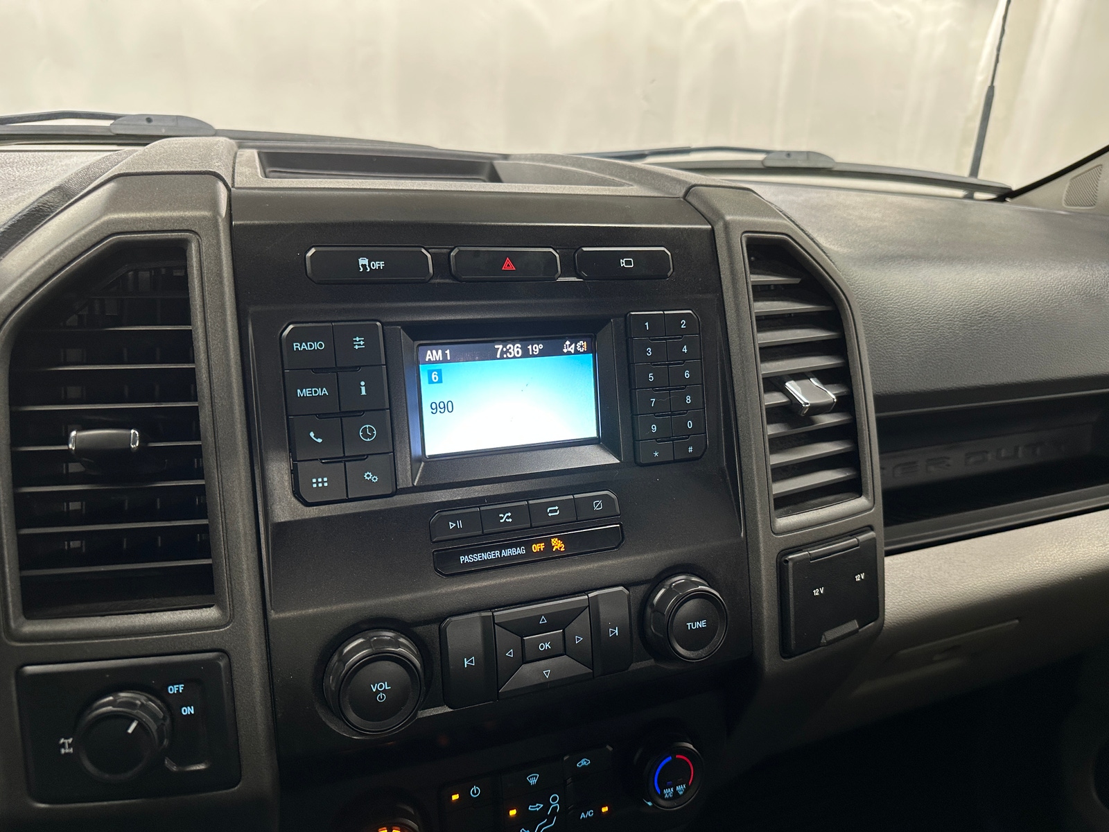 Thumbnail: 2022 Ford Econoline - 4