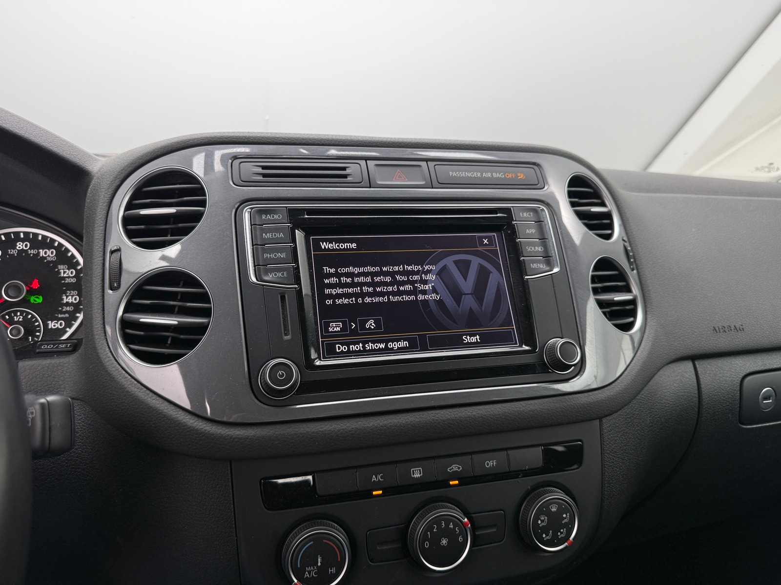 Thumbnail: 2017 Volkswagen Tiguan - 4