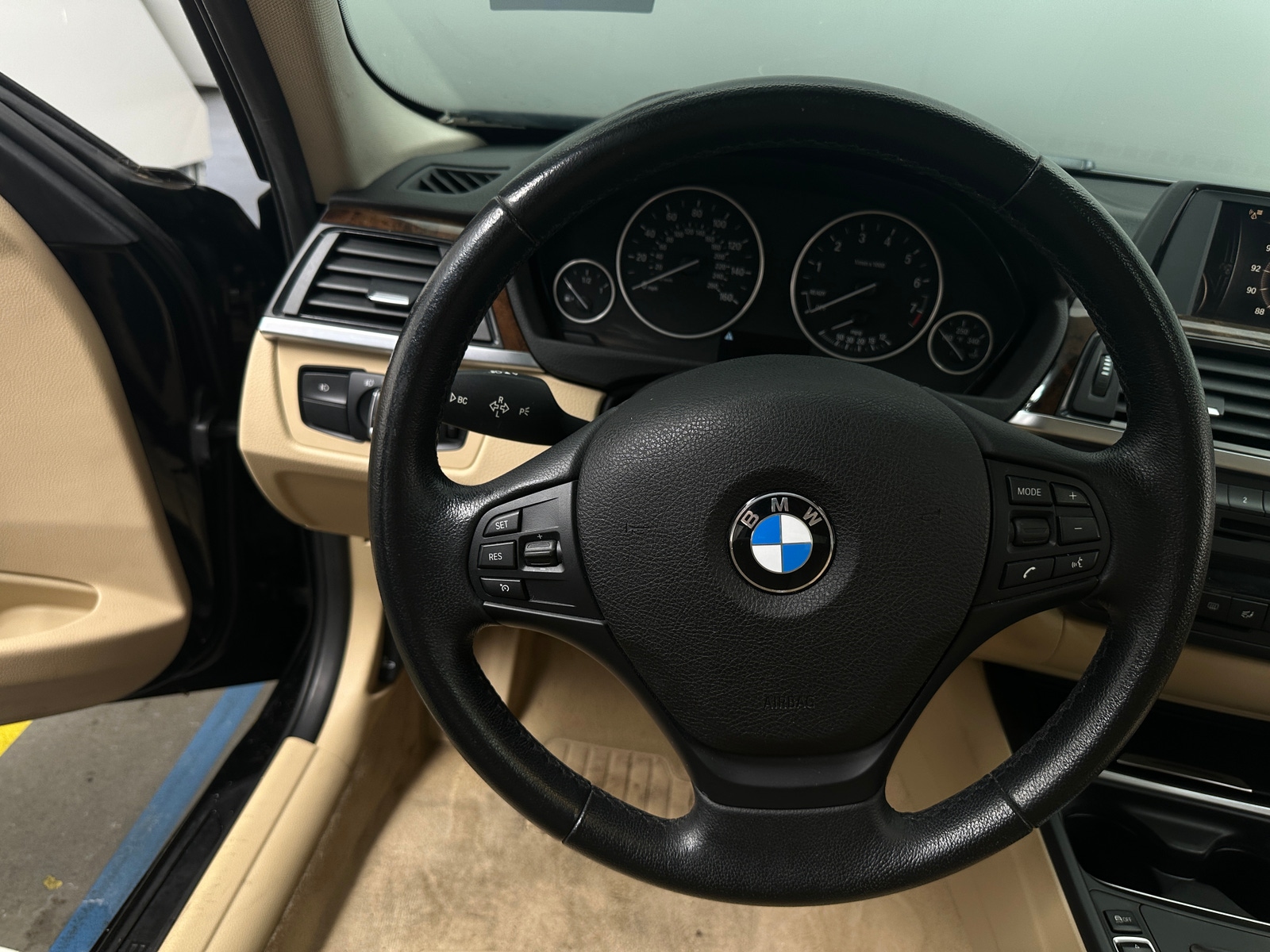 Thumbnail: 2015 BMW 3 Series - 4