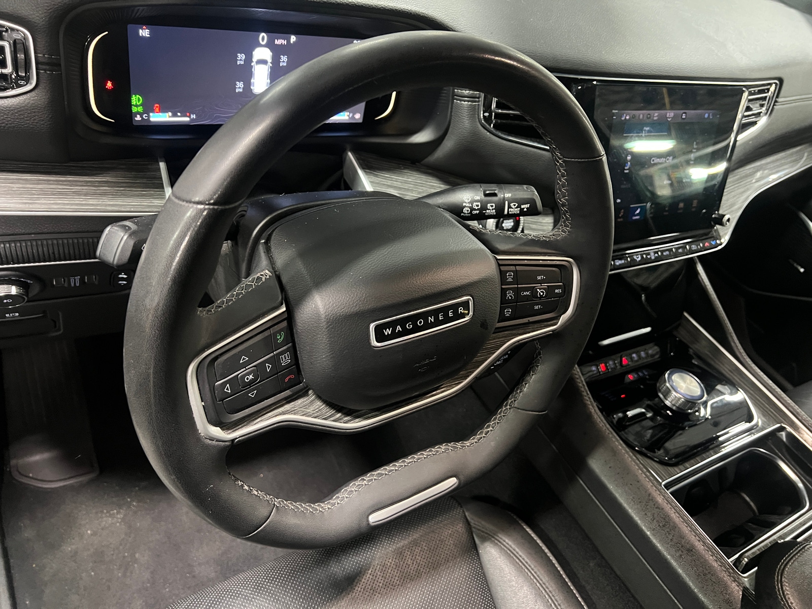 Thumbnail: 2022 Jeep Wagoneer - 4