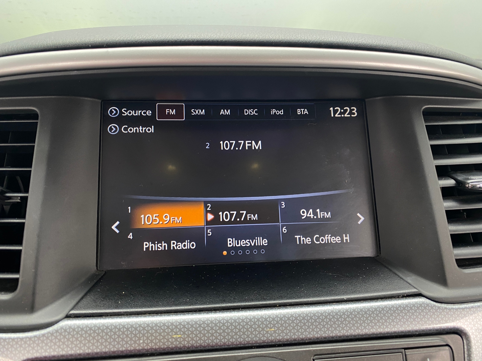 Thumbnail: 2017 Nissan Pathfinder - 3