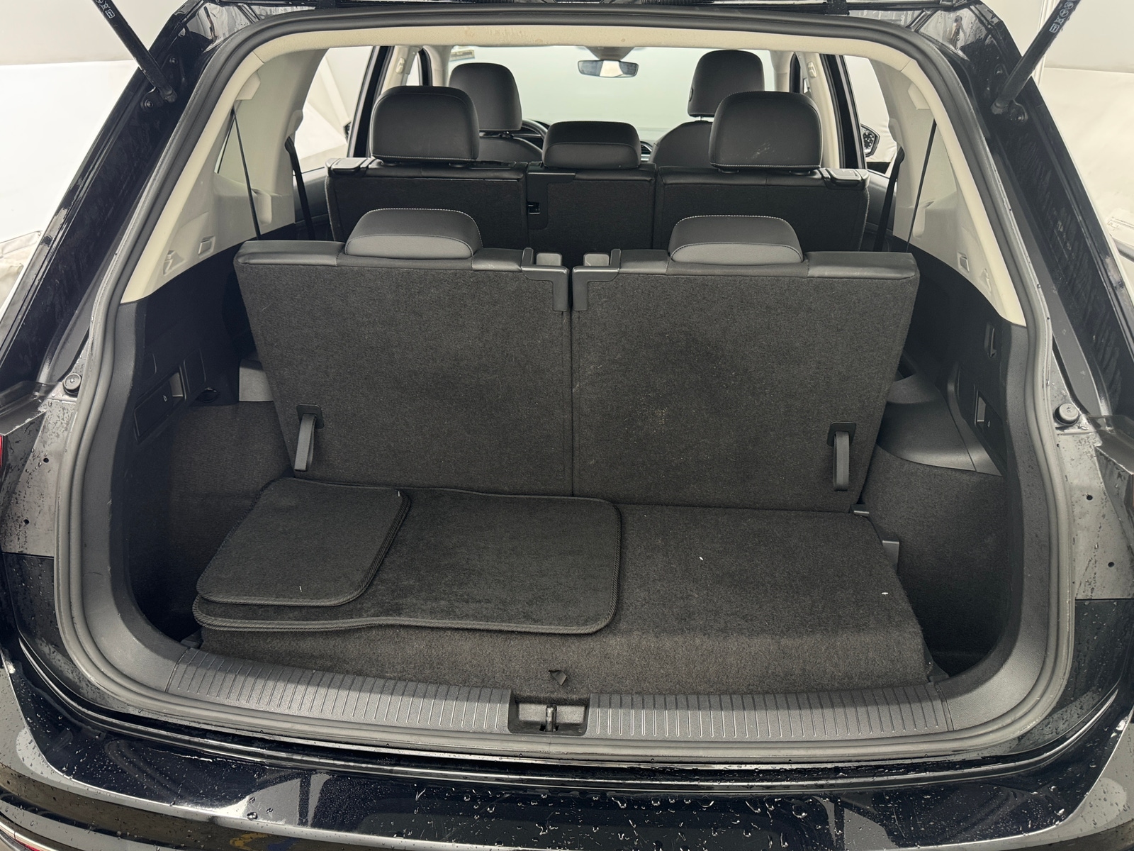 Thumbnail: 2023 Volkswagen Tiguan - 6