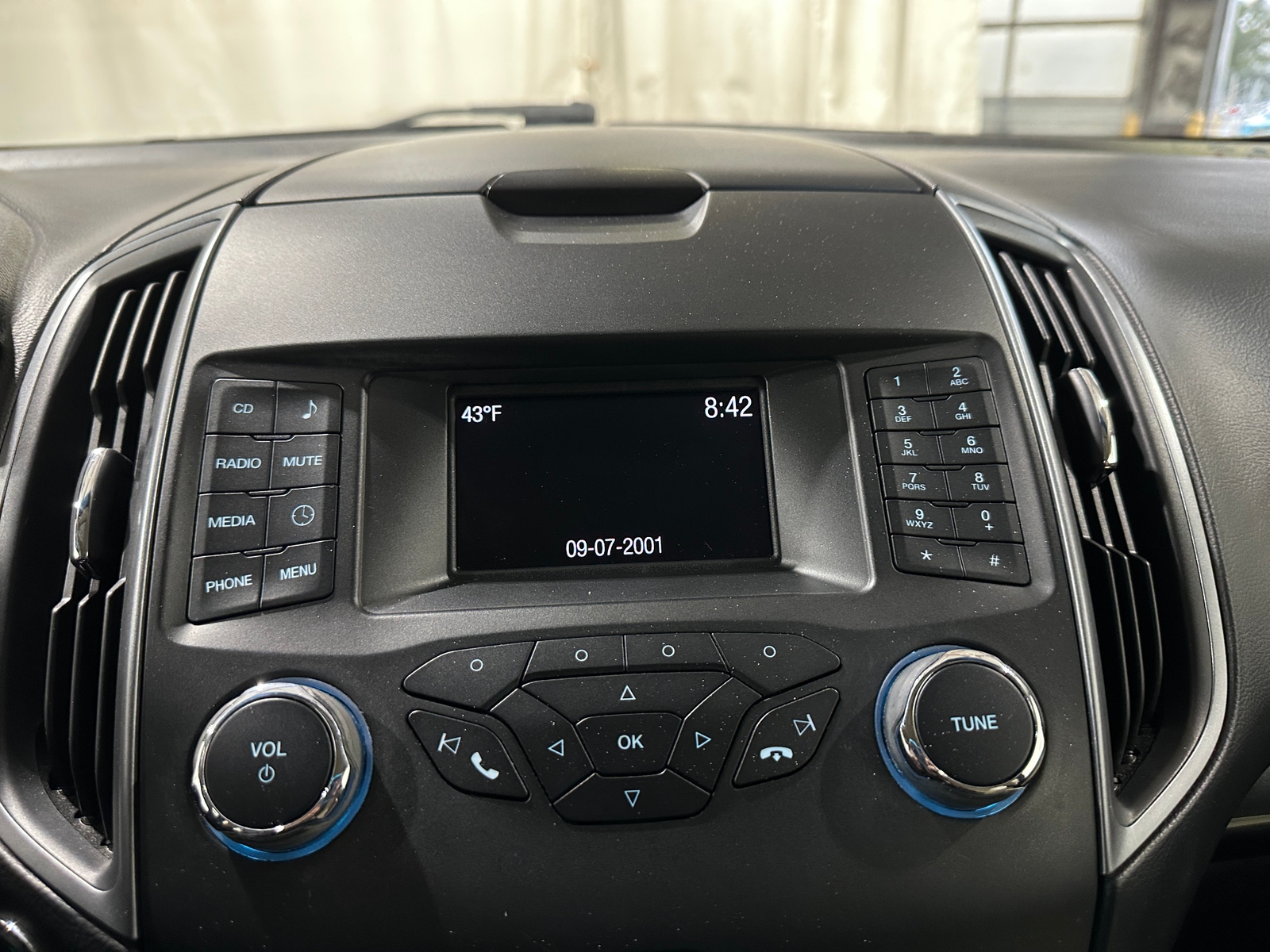 Thumbnail: 2017 Ford Edge - 4