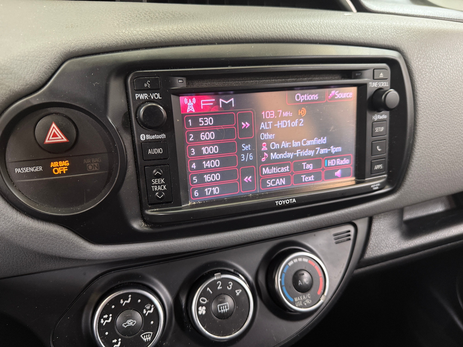 Thumbnail: 2016 Toyota Yaris - 4