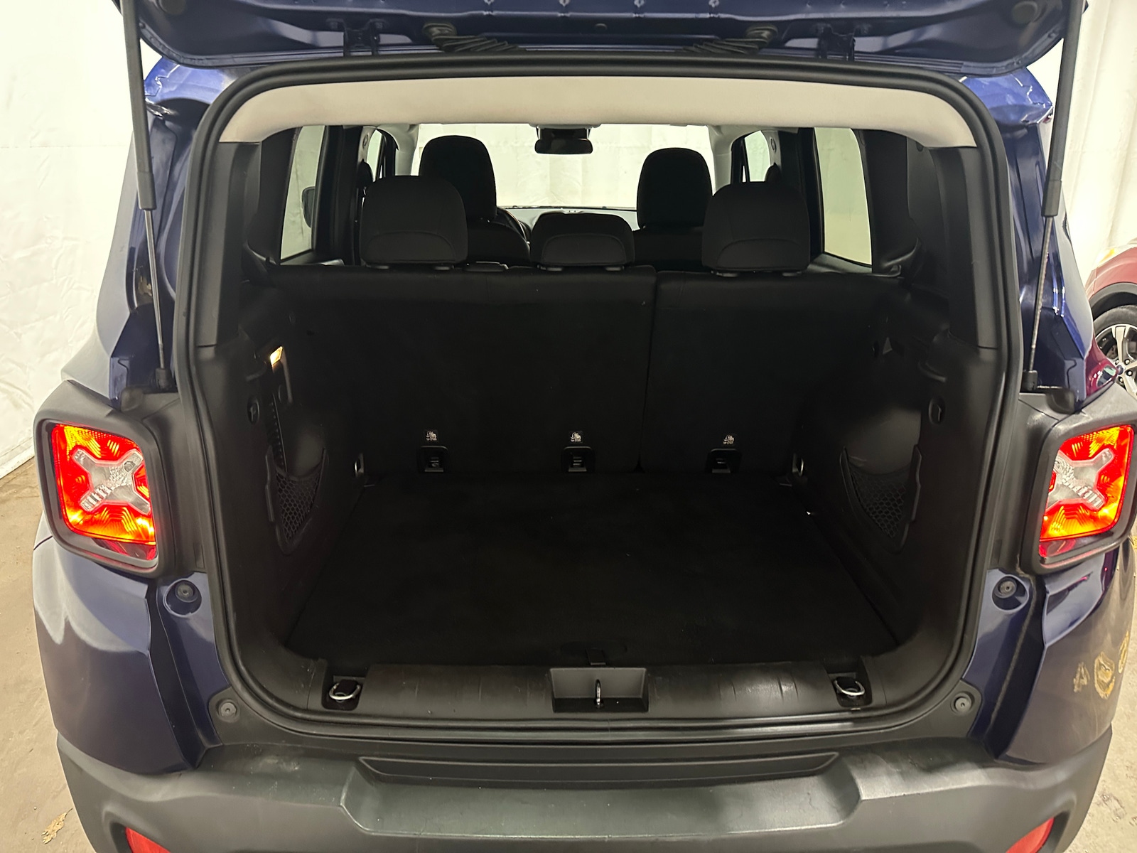 Thumbnail: 2018 Jeep Renegade - 7