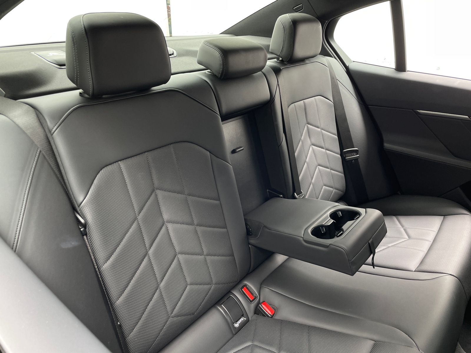 Thumbnail: 2025 BMW 5 Series - 5