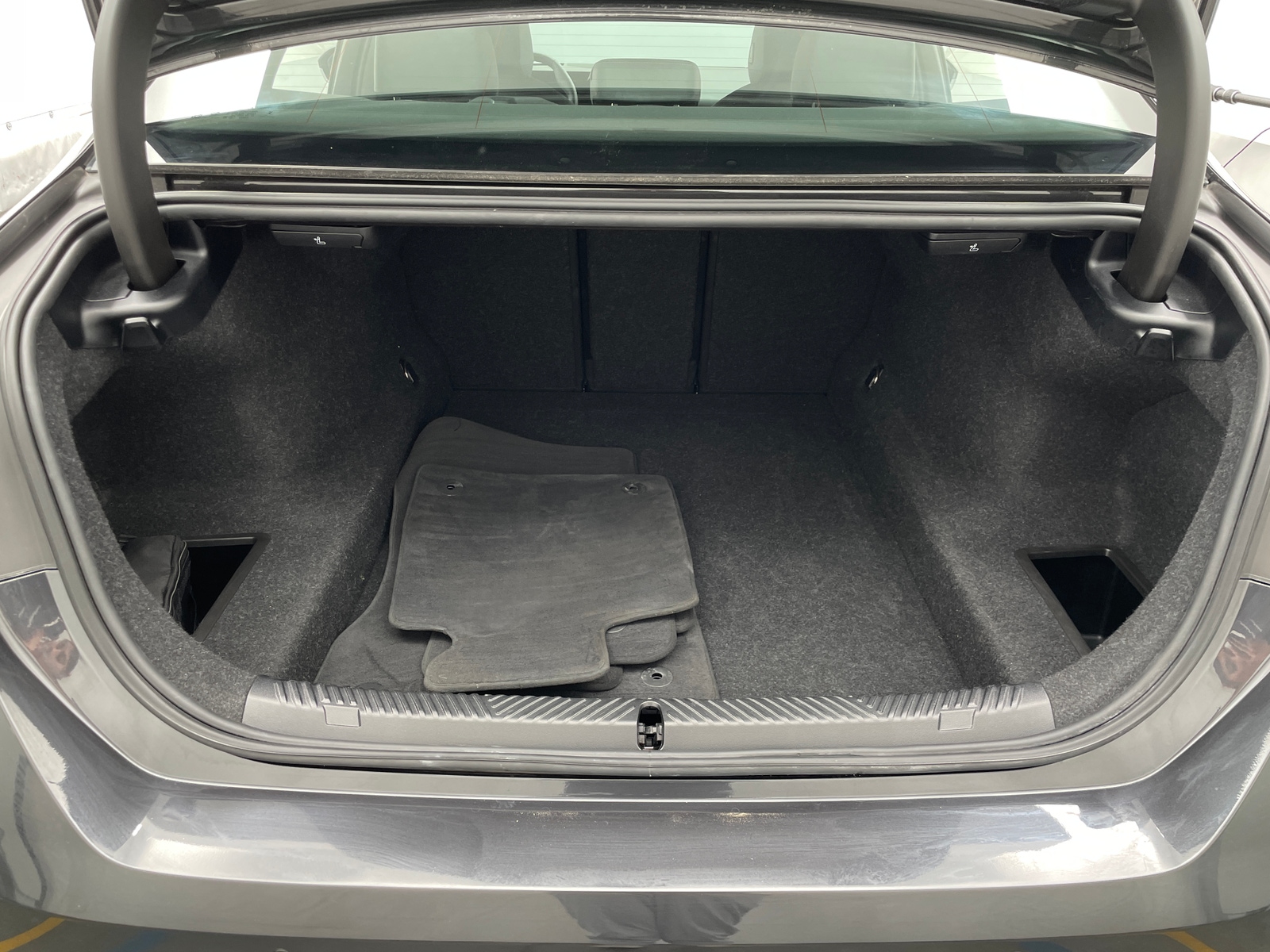 Thumbnail: 2025 BMW 5 Series - 6