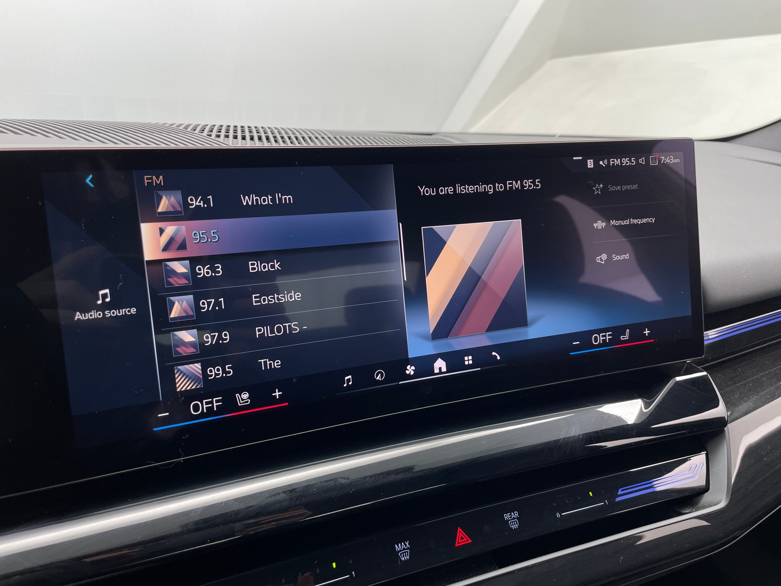 Thumbnail: 2025 BMW 5 Series - 3