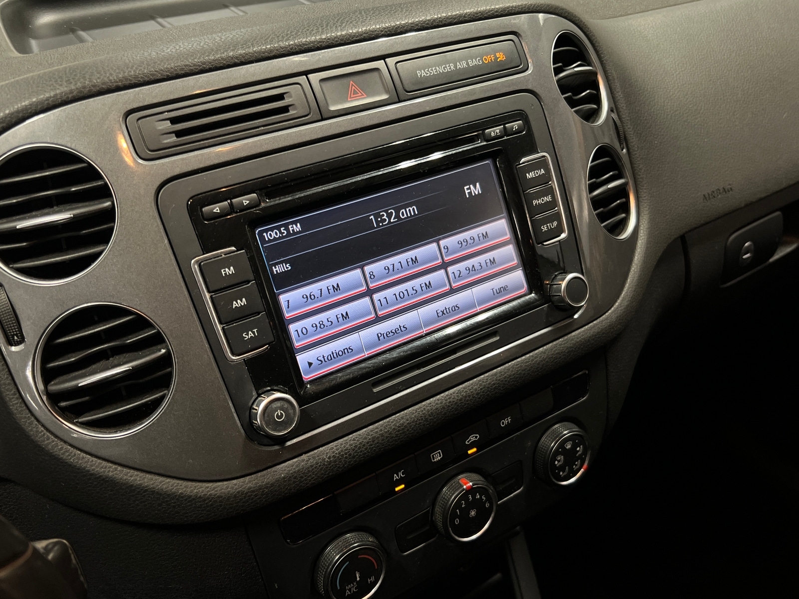 Thumbnail: 2015 Volkswagen Tiguan - 4