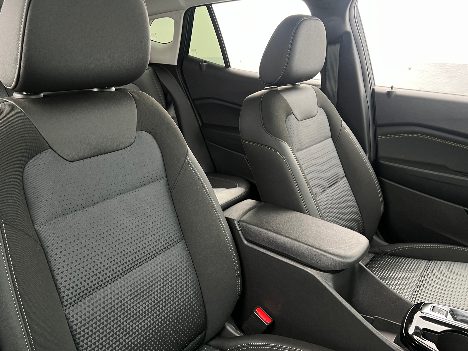 Thumbnail: 2025 Chevrolet Trax - 2