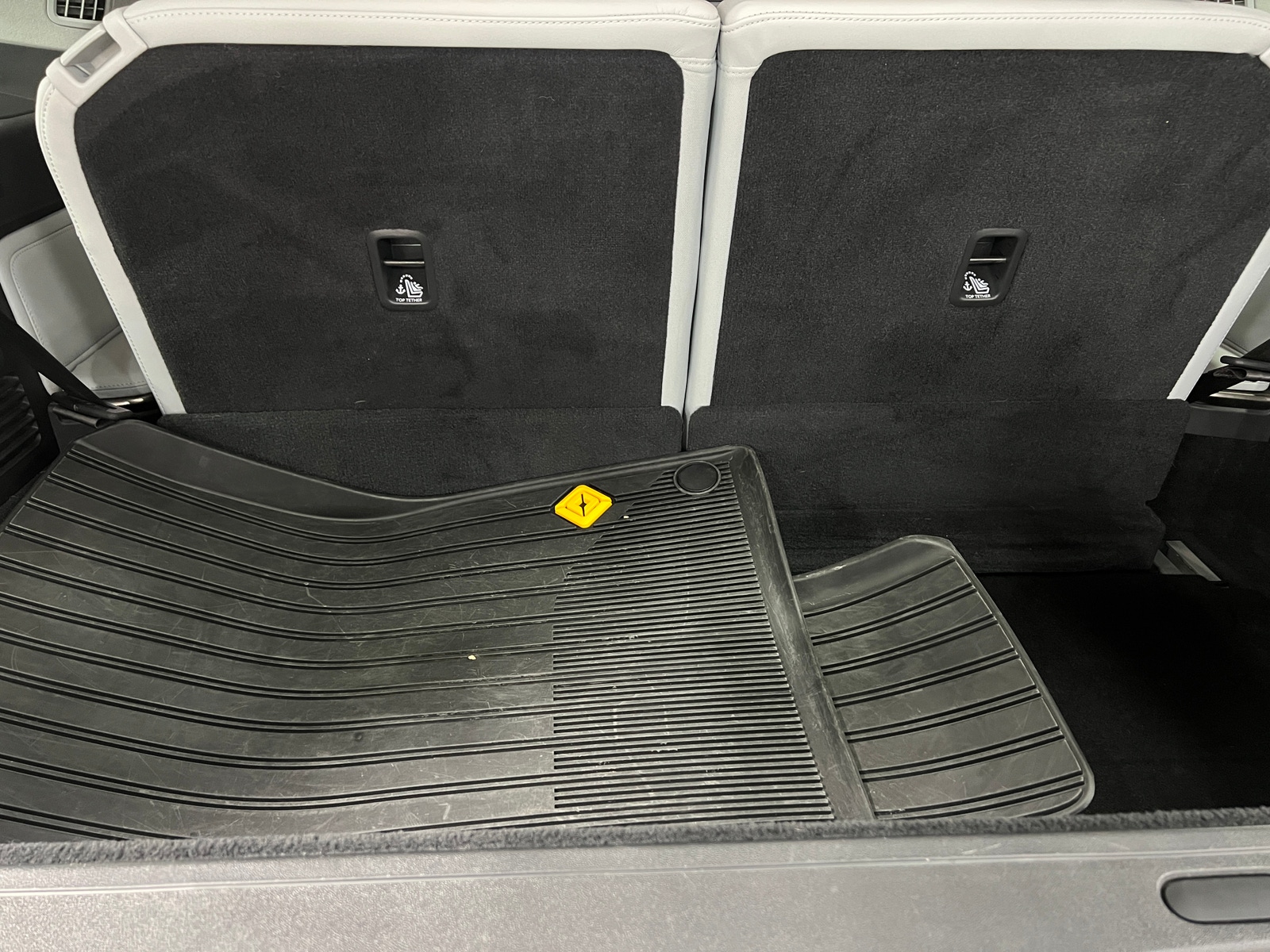 Thumbnail: 2023 Rivian R1S - 6