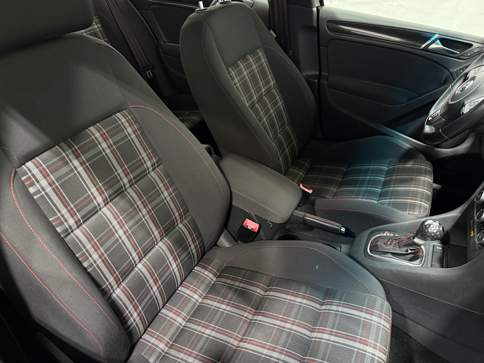 Thumbnail: 2014 Volkswagen Golf - 2