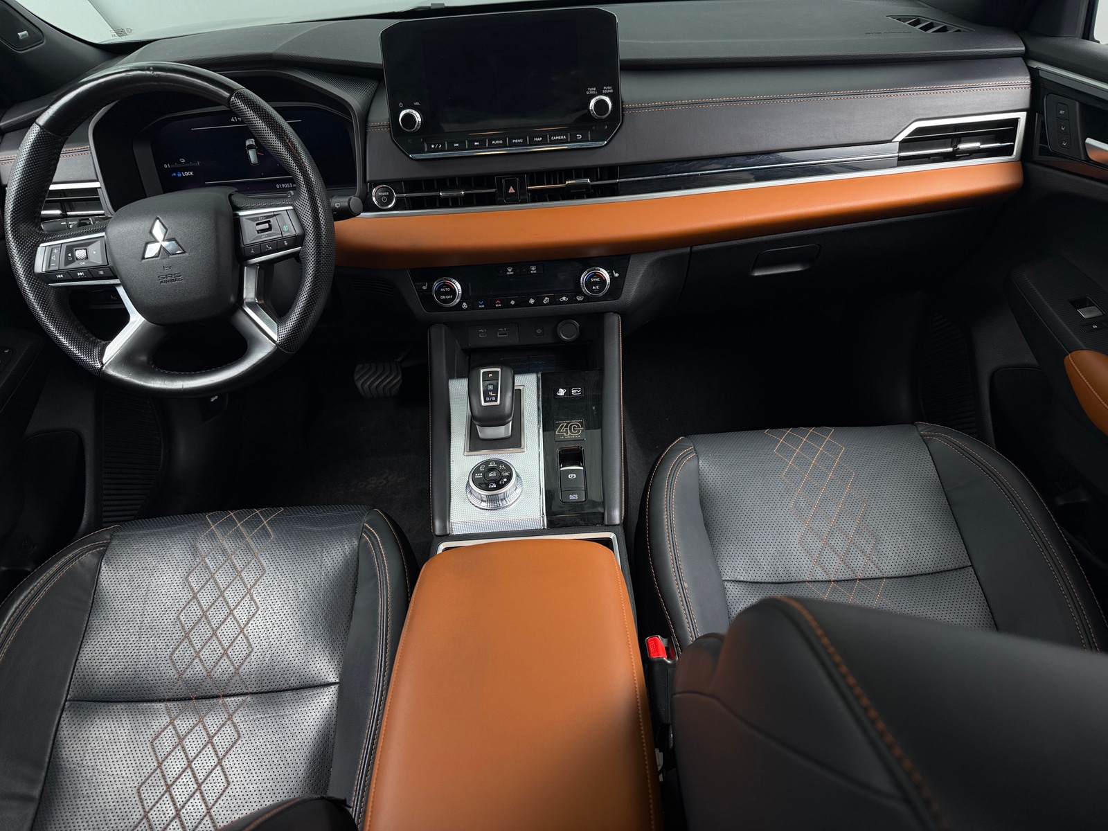 Thumbnail: 2023 Mitsubishi Outlander - 2