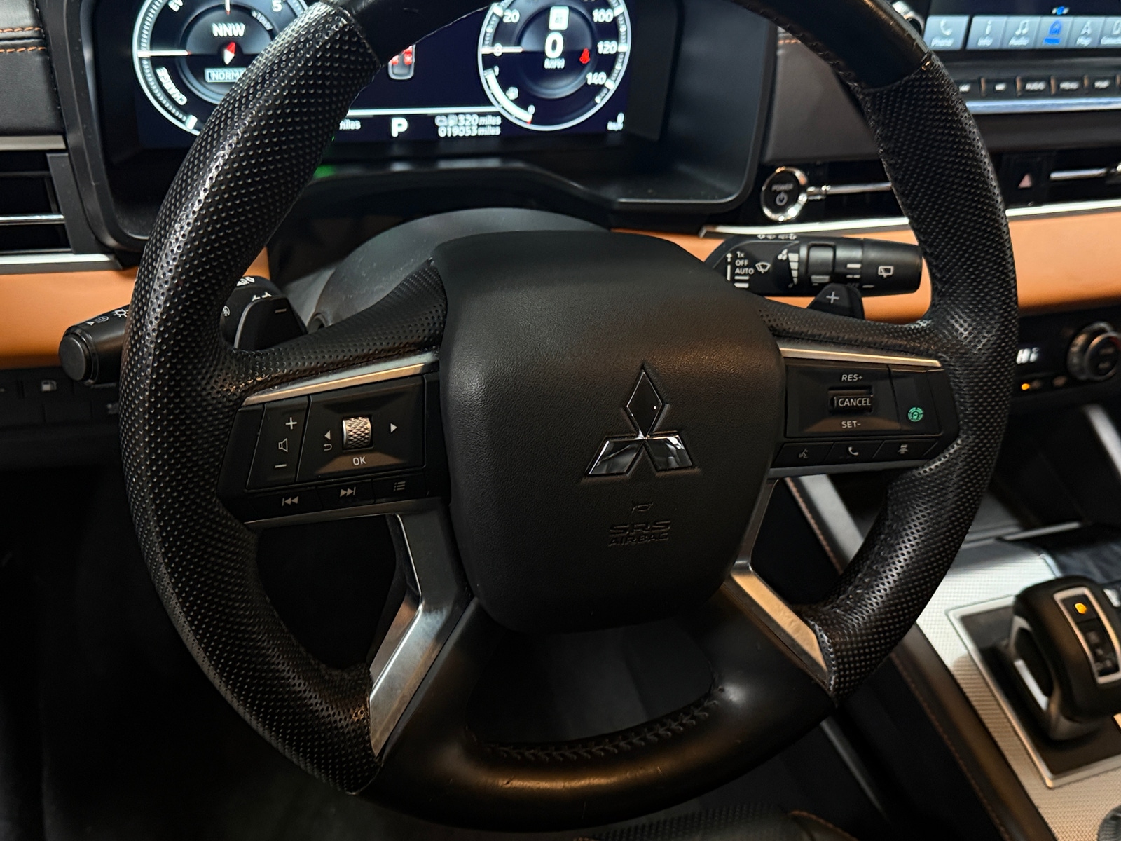 Thumbnail: 2023 Mitsubishi Outlander - 4