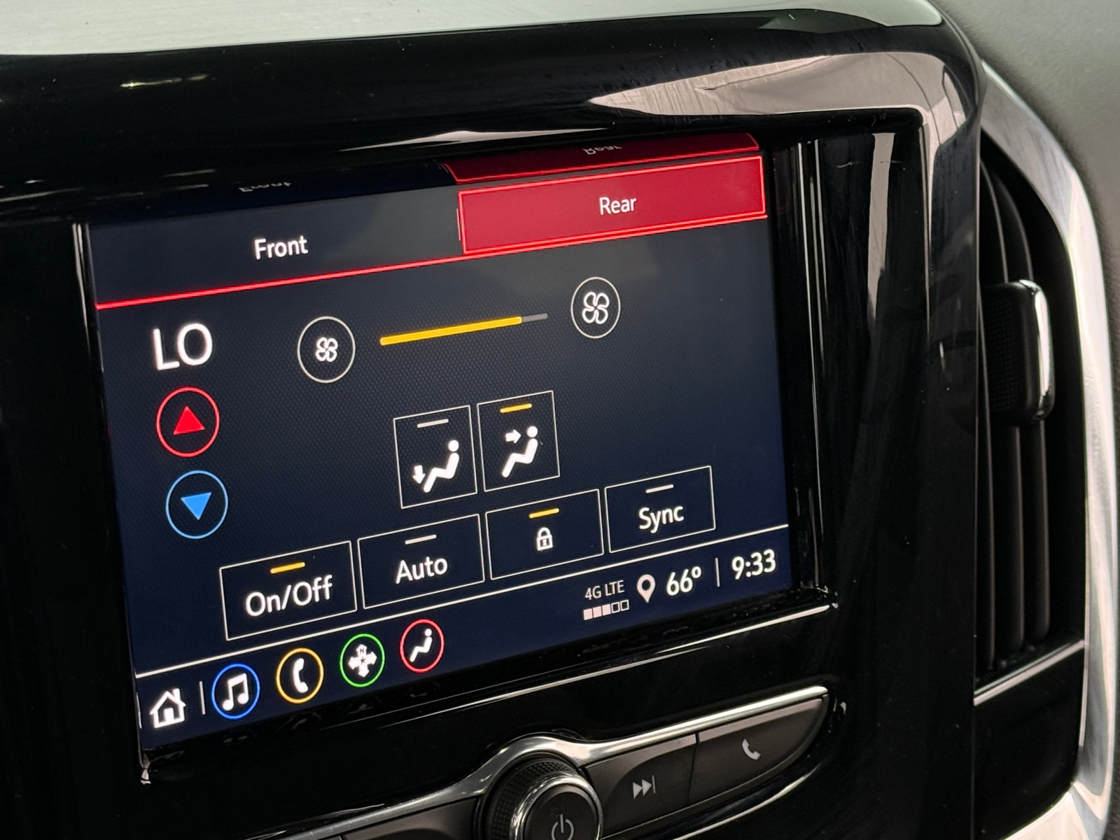 Thumbnail: 2023 Chevrolet Traverse - 4