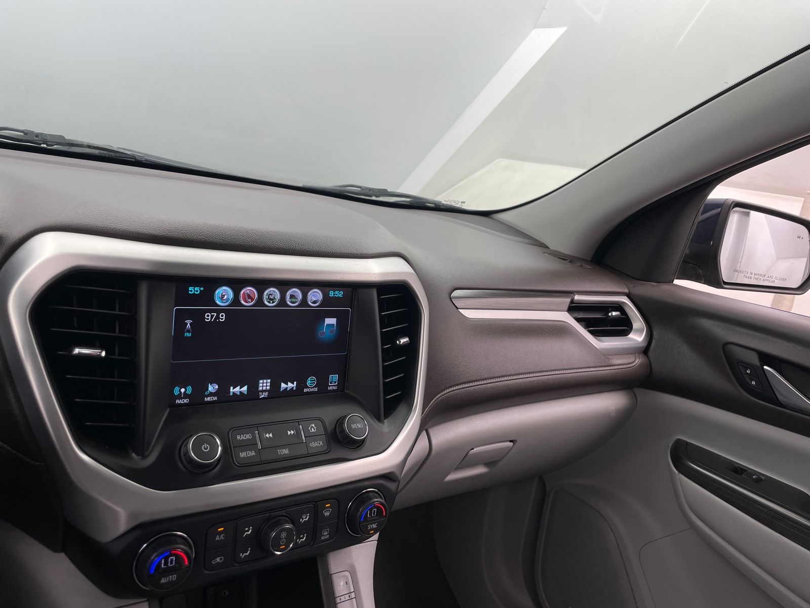 Thumbnail: 2017 GMC Acadia - 4