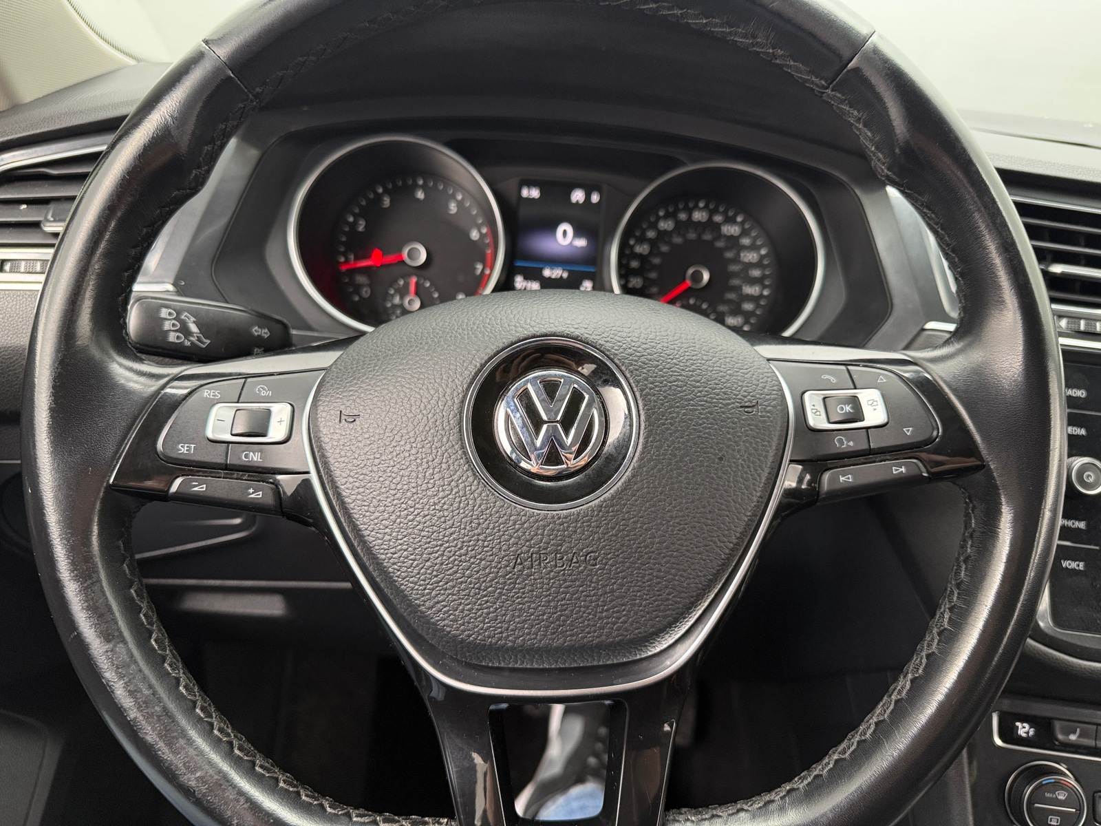 Thumbnail: 2018 Volkswagen Tiguan - 4