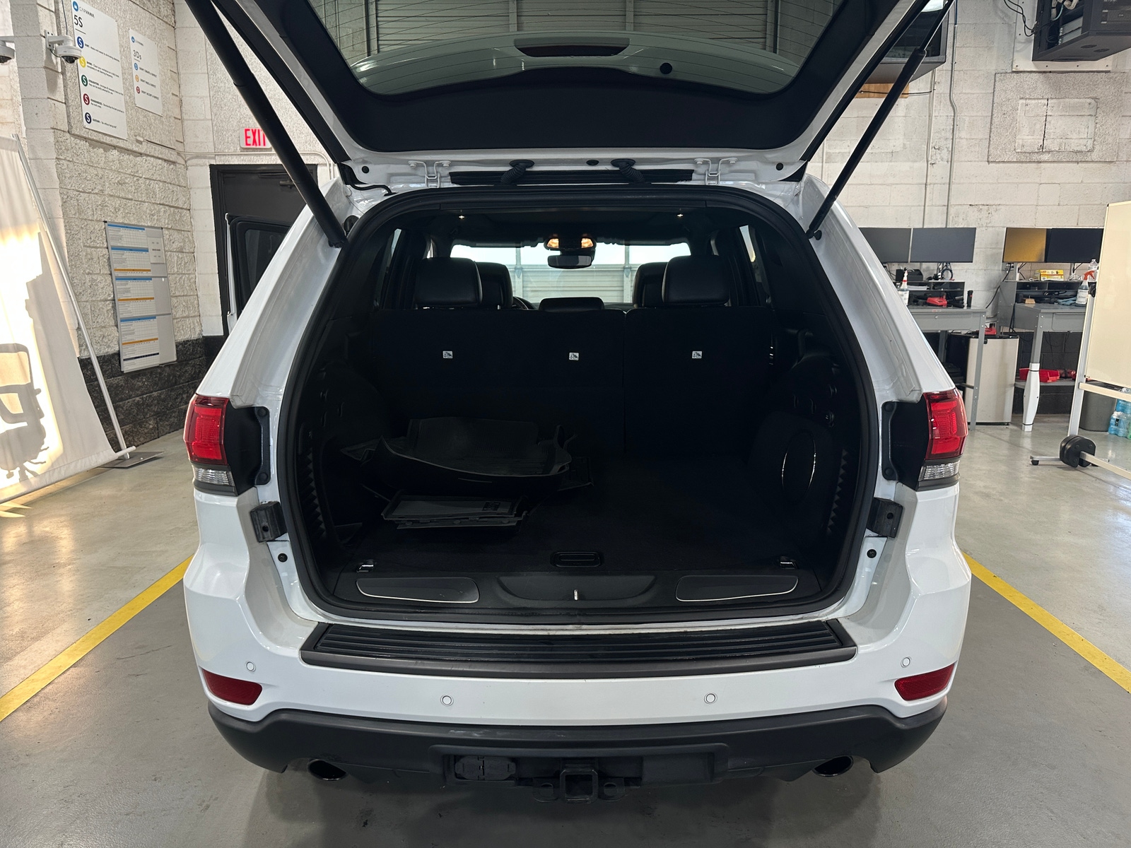 Thumbnail: 2018 Jeep Grand Cherokee - 6