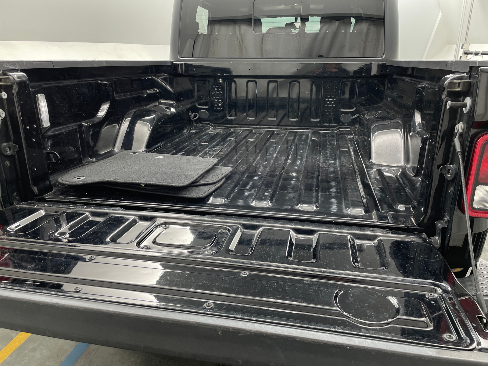 Thumbnail: 2021 Jeep Gladiator - 7