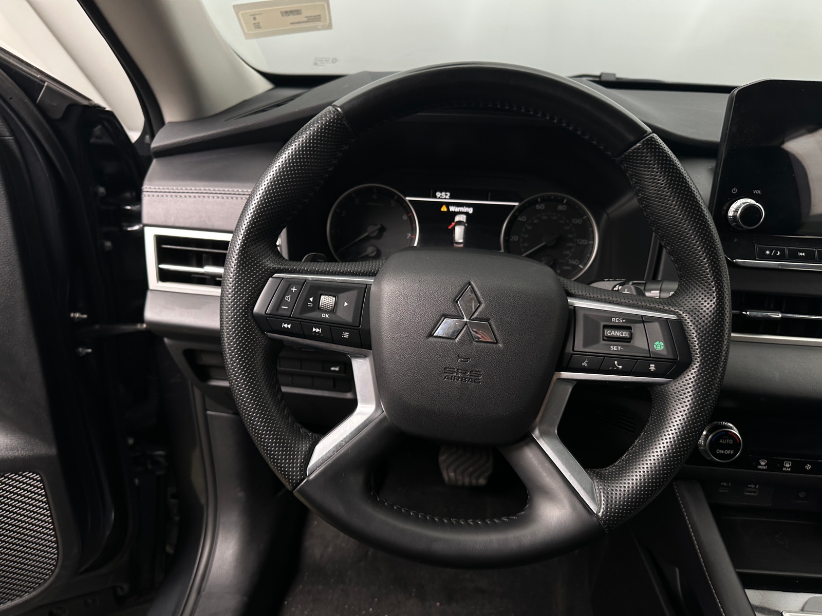 Thumbnail: 2024 Mitsubishi Outlander - 4