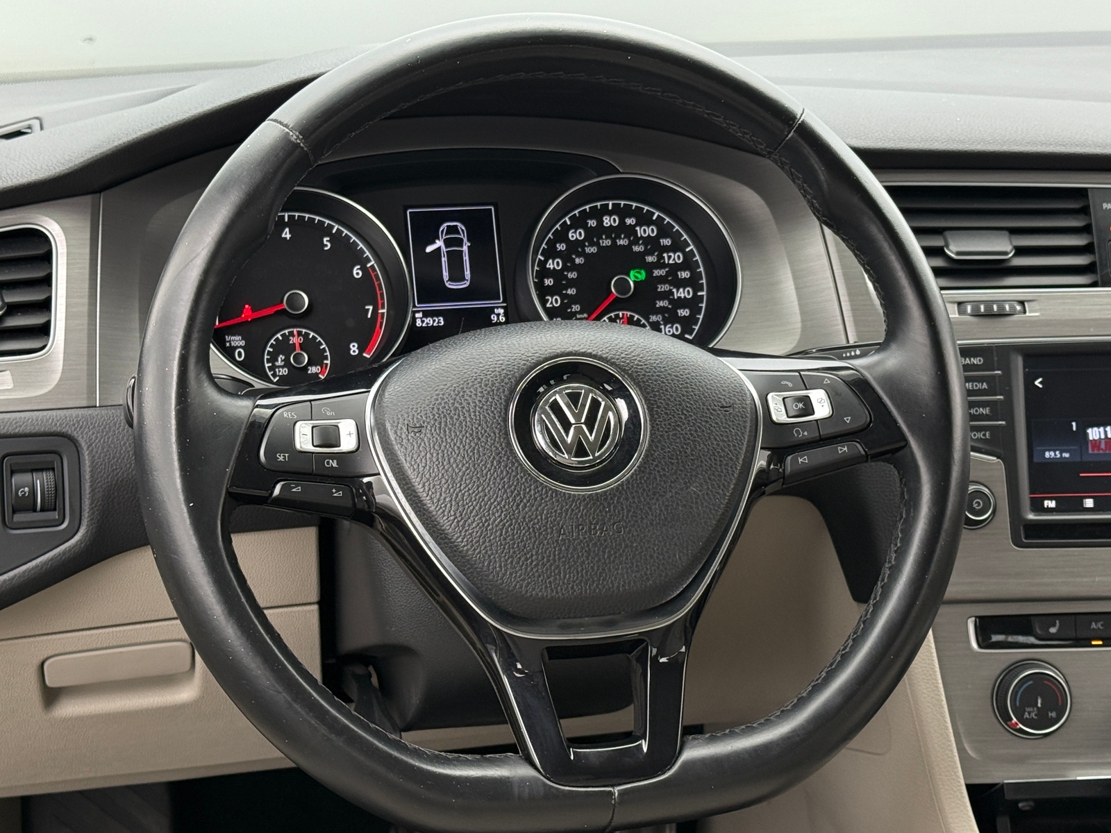 Thumbnail: 2016 Volkswagen e-Golf - 5