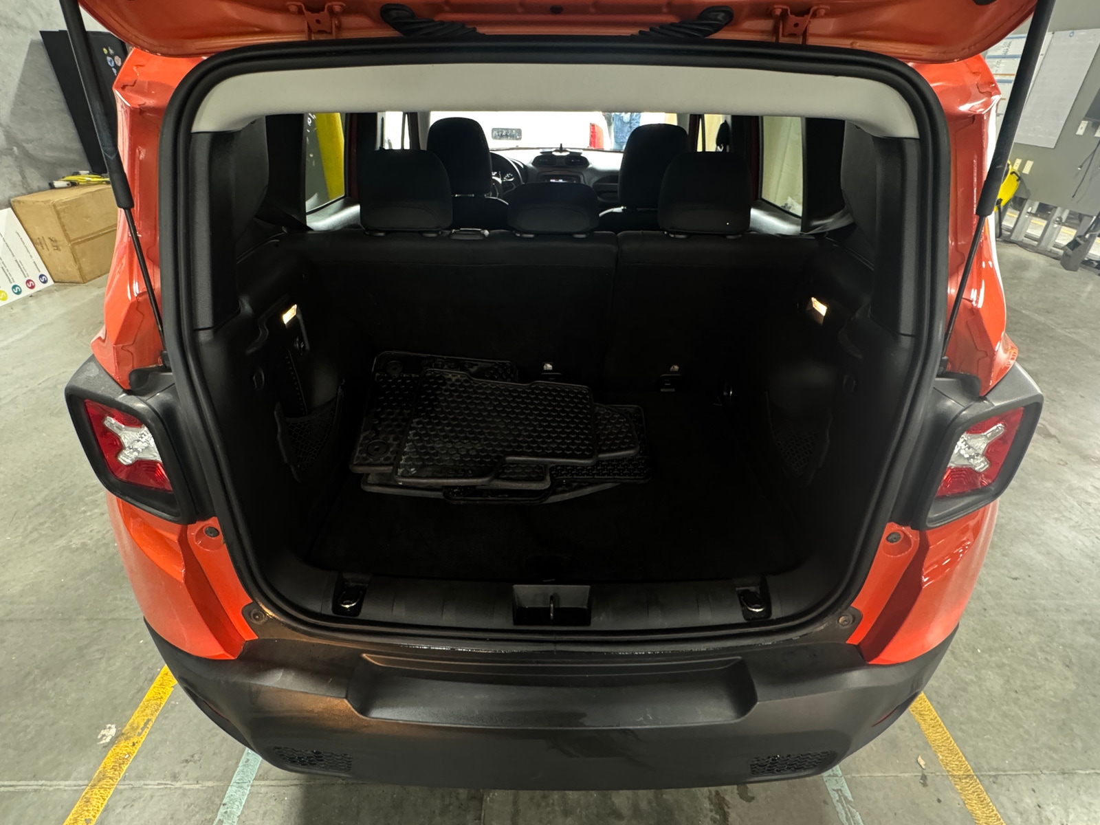 Thumbnail: 2016 Jeep Renegade - 7