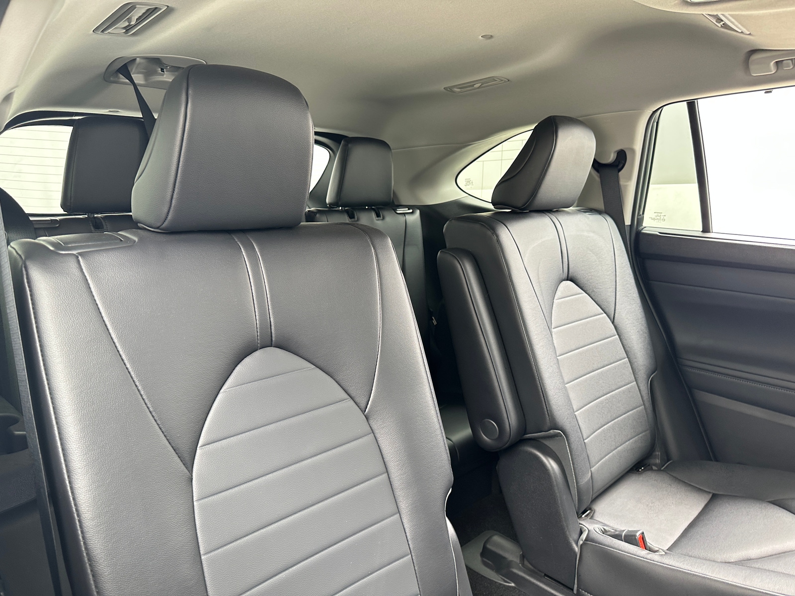 Thumbnail: 2023 Toyota Highlander - 5