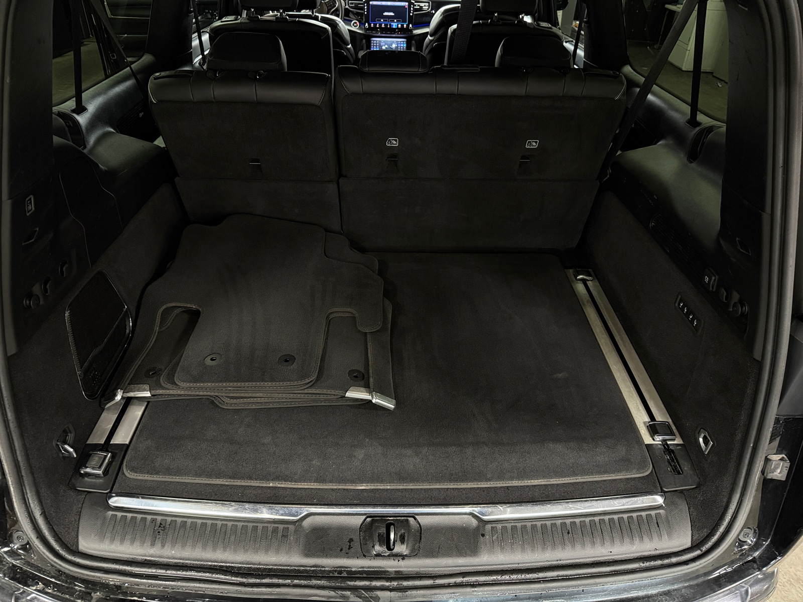 Thumbnail: 2024 Jeep Grand Wagoneer L - 6