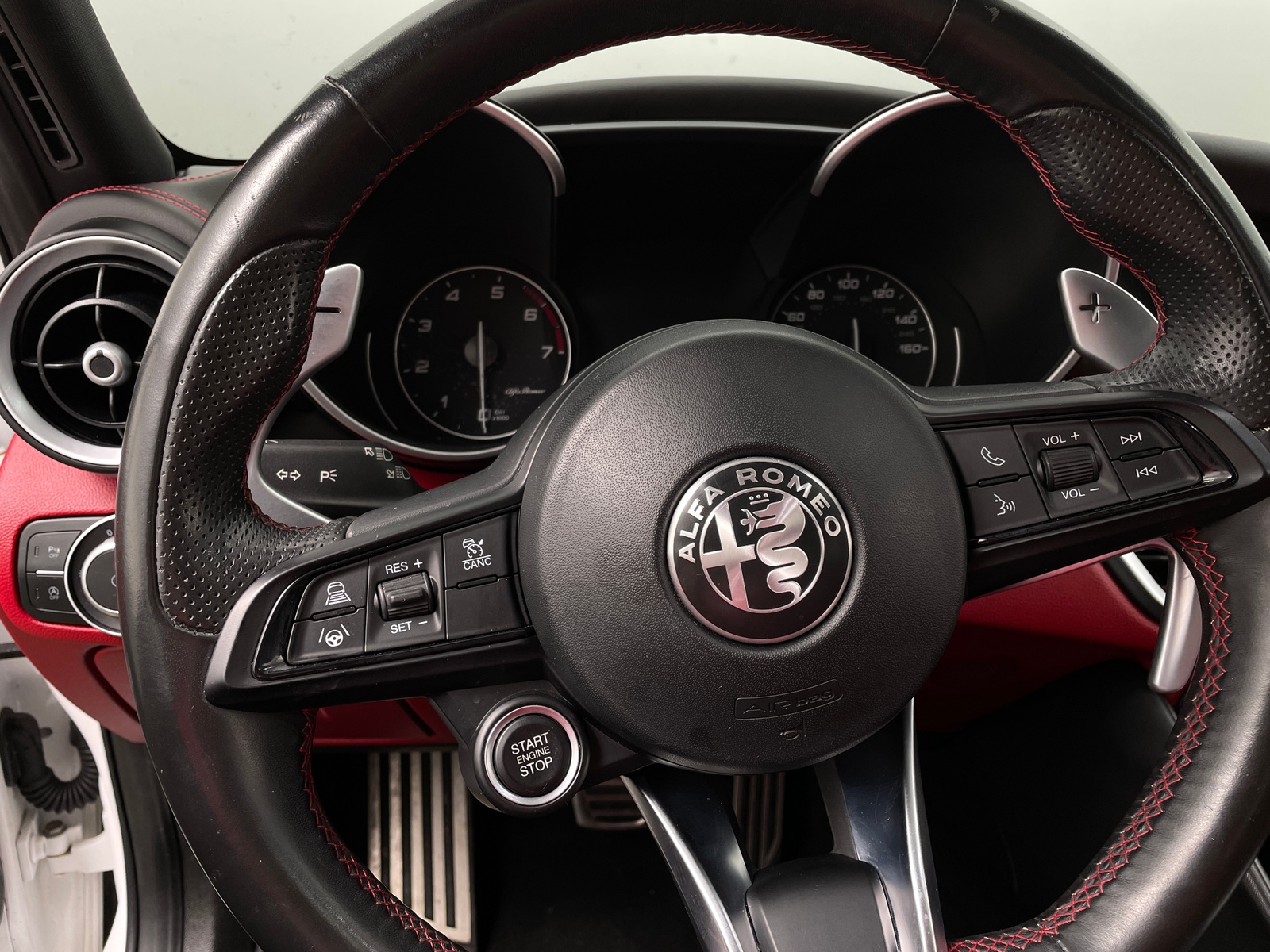 Thumbnail: 2020 Alfa Romeo Giulia - 4