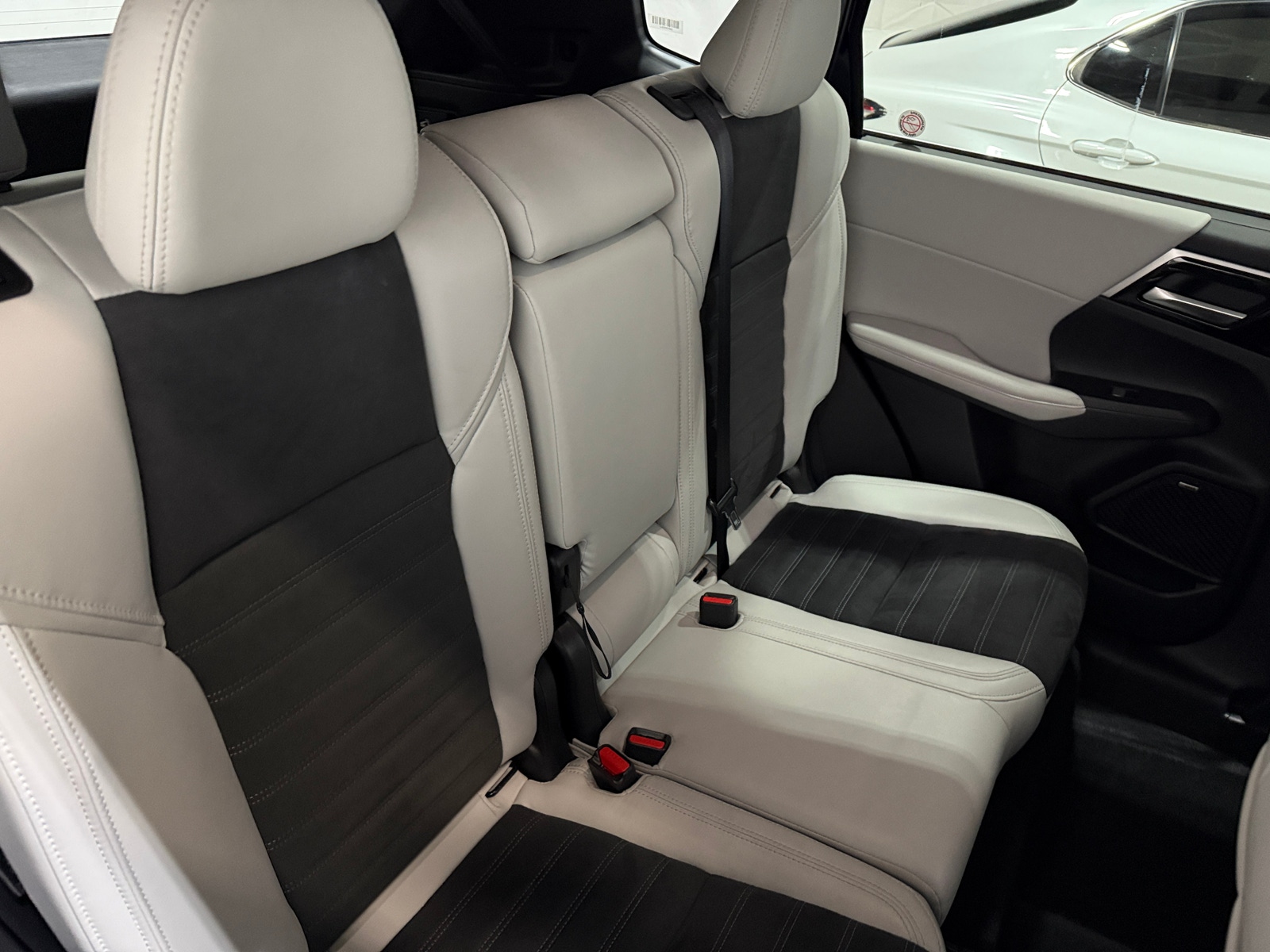 Thumbnail: 2025 Mitsubishi Outlander - 5