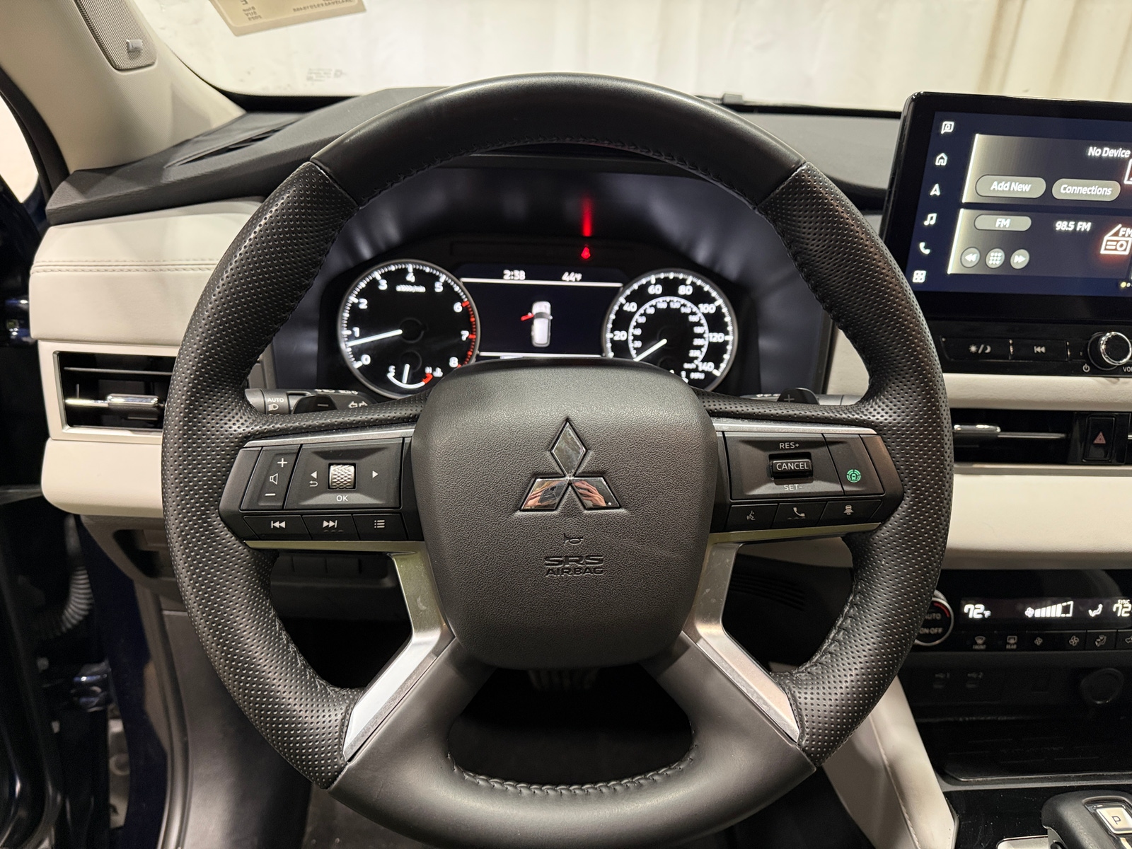 Thumbnail: 2025 Mitsubishi Outlander - 4